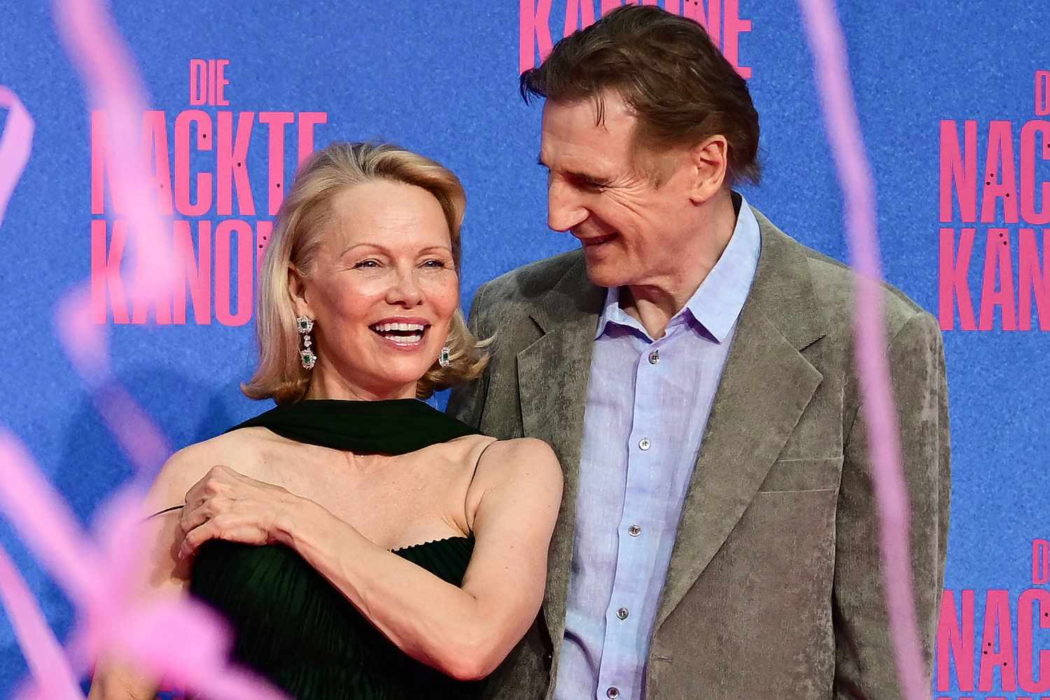 Памела Андерсон и Лиам Нисон на премьере&nbsp;«Голого пистолета»