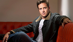 Обвинённый в каннибализме Арми Хаммер покинул проект сервиса Netflix