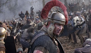 Смотри, да не засматривайся: 25 разноплановых сериалов для просмотра запоем