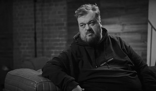 Умер спортивный комментатор Василий Уткин